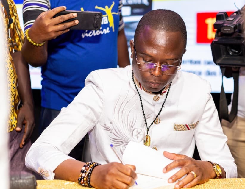 Littérature burkinabè : Abraham Abassagué dédicace « Le Dernier Sacrificateur »